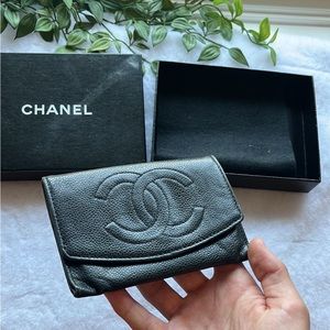 CHANEL BLACK CAVIAR WALLET (with box, dust cloth)